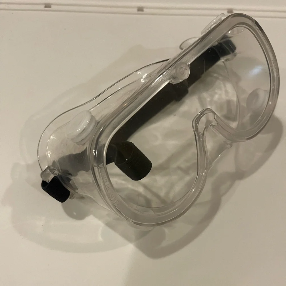 Protective goggles / lab goggles